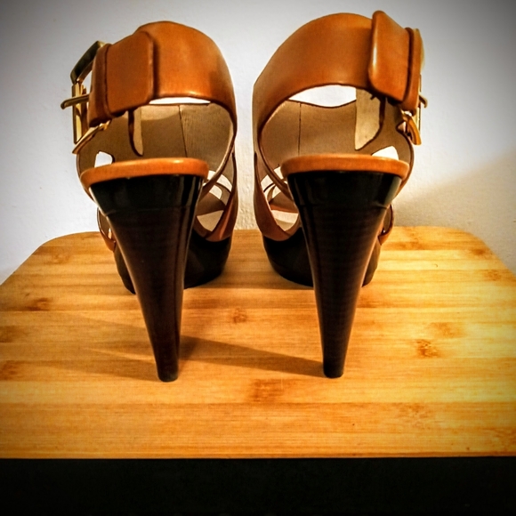 MICHAEL KORS CARLA WEDGE SIZE 7 - Picture 3 of 7